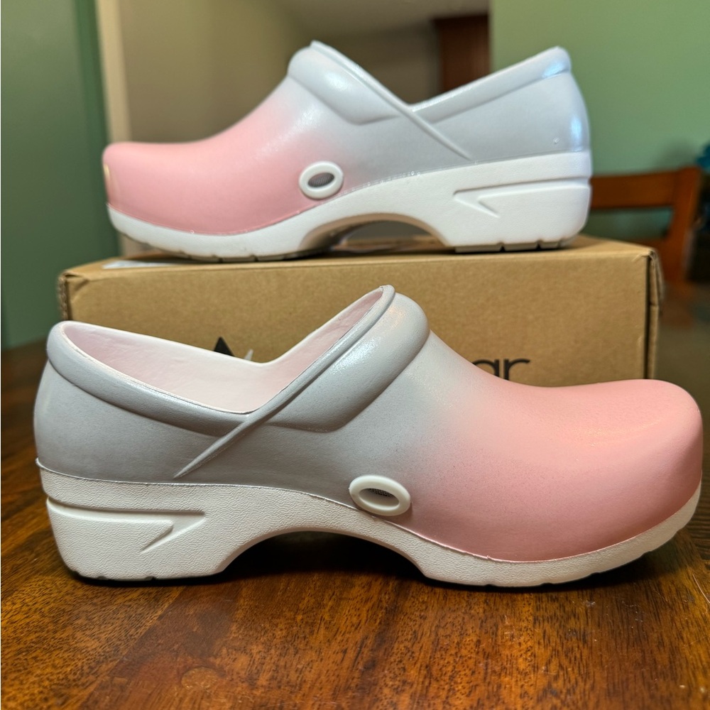Anywear New Women’s Clogs Slip On Shoes Slip Resistant Pink & Gray Size 6